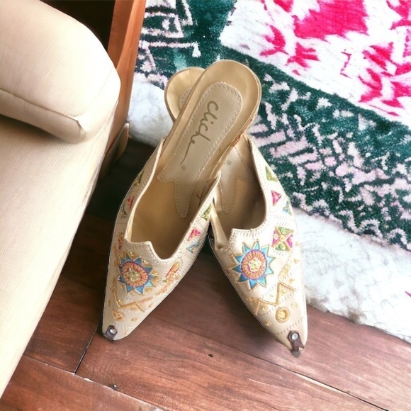 VTG Dubai Beaded Kitten Heel  40/8.5-9 Tan Colorful Embroidery Bohemian Tapestry - Picture 1 of 8